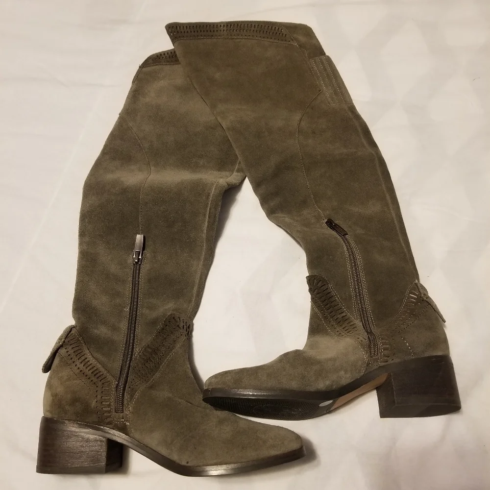 NWOT Vince Camute Karinda Over the Knee Boot Size 5M Color Olive Green/Gray